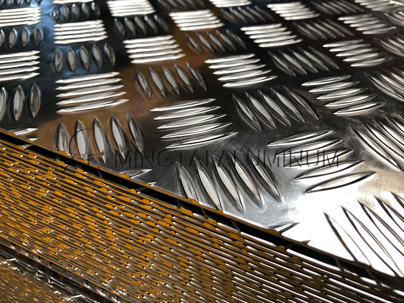 五條筋花紋鋁板_5052花紋鋁板廠家_大五條筋花紋鋁板-5052-H114花紋鋁板加工費